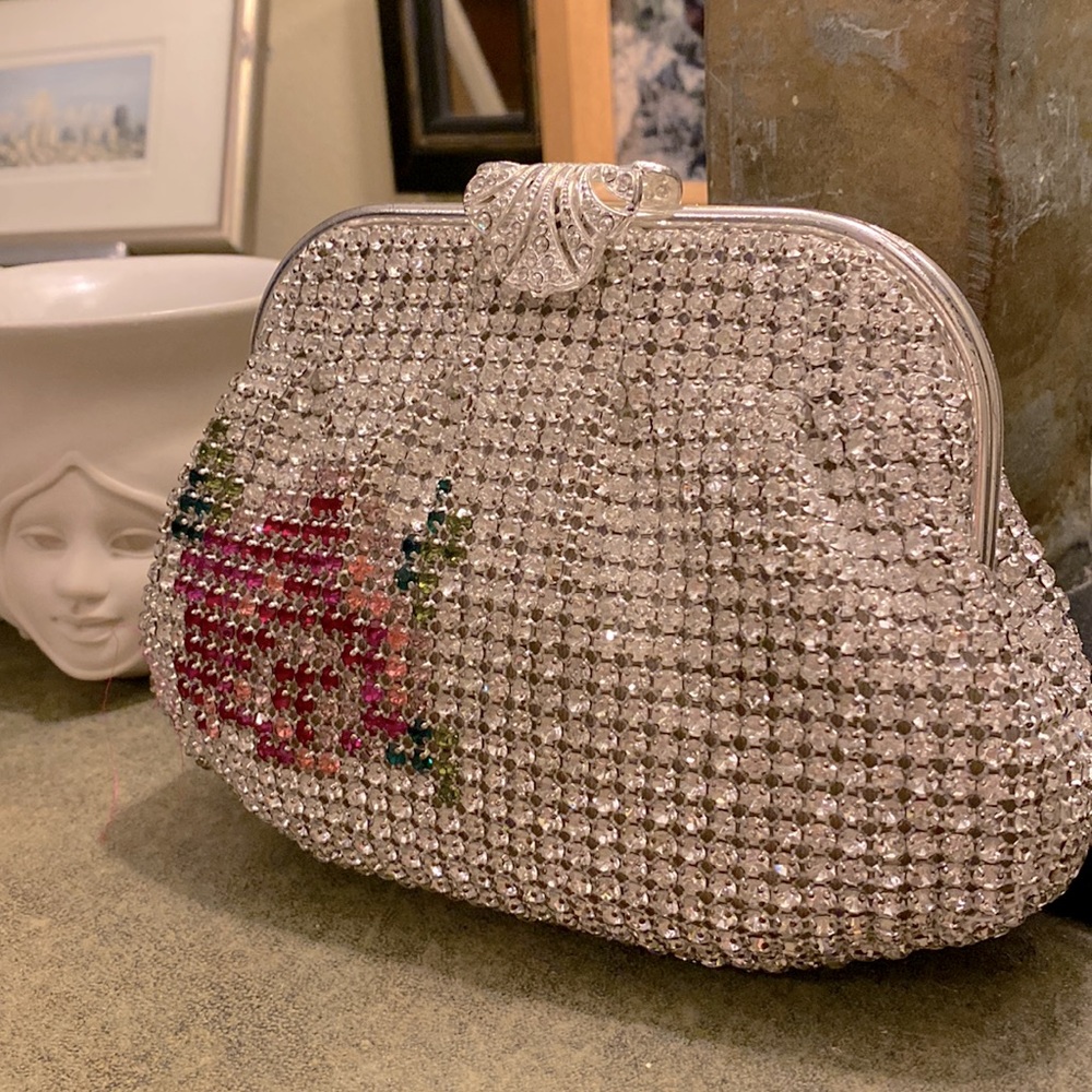 Rhinestone Encrusted Evening Clutch with Hidden Shoulder Chain - Picture 3 of 16